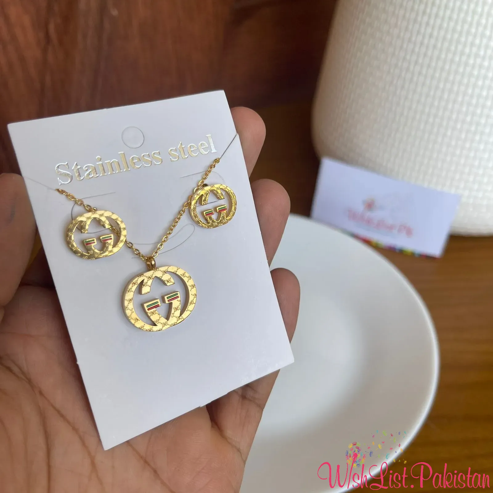 Gg Pendant With Chain And Earrings