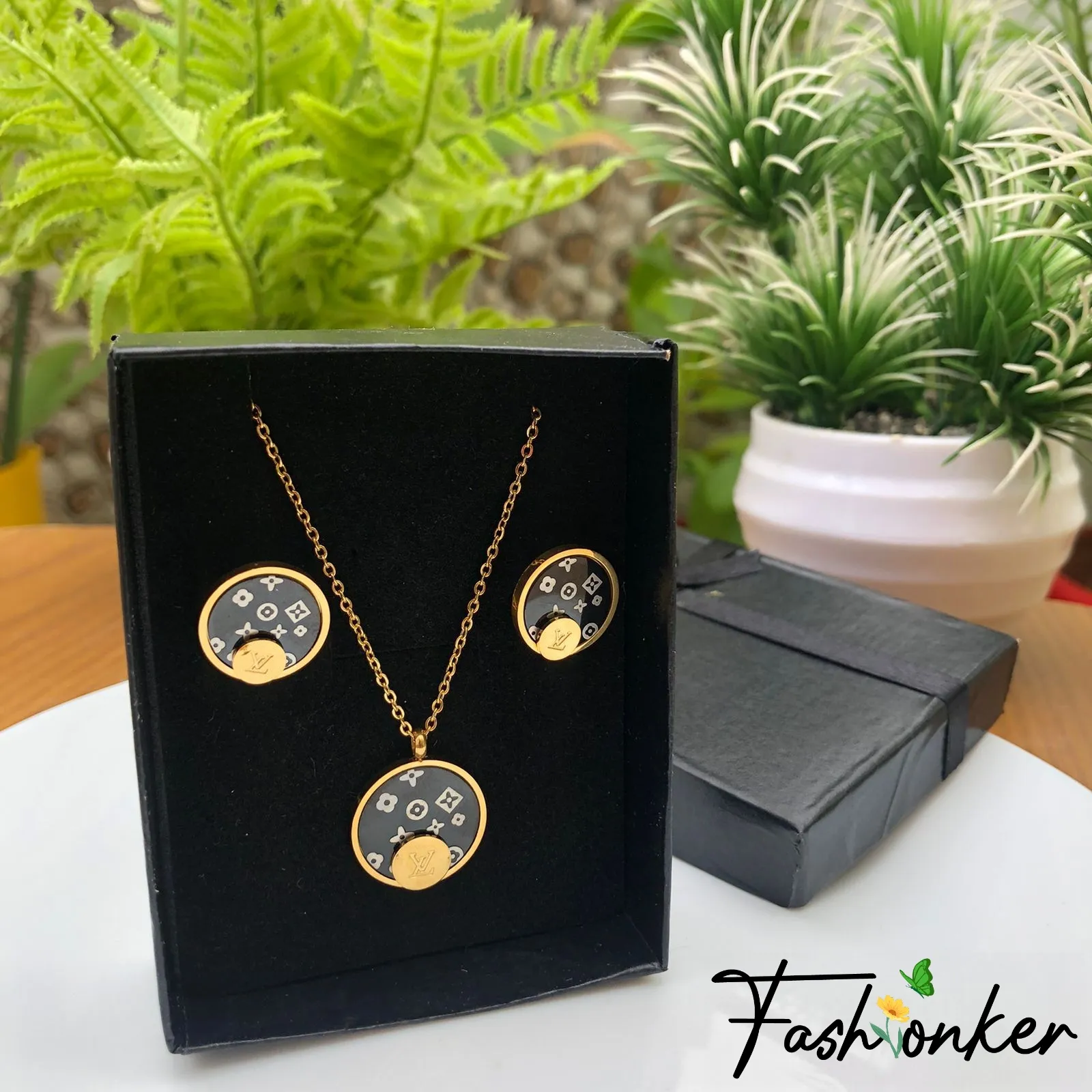 Lv Black Gold Jewelry Set