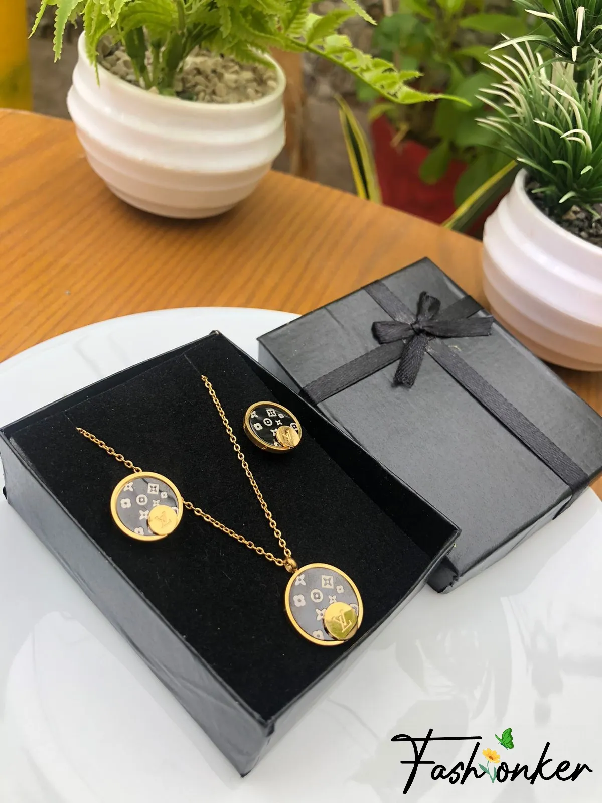 Lv Black Gold Jewelry Set