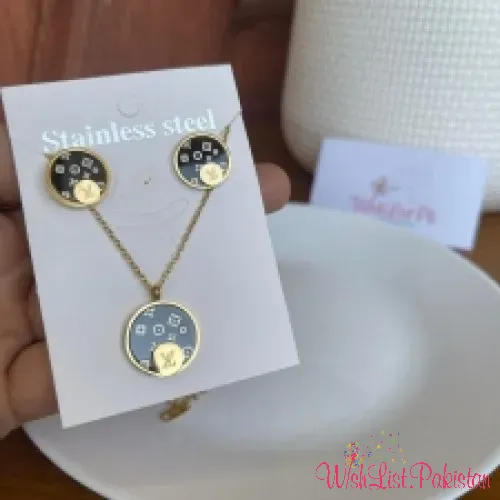 Lv Pendant With Chain And Earrings