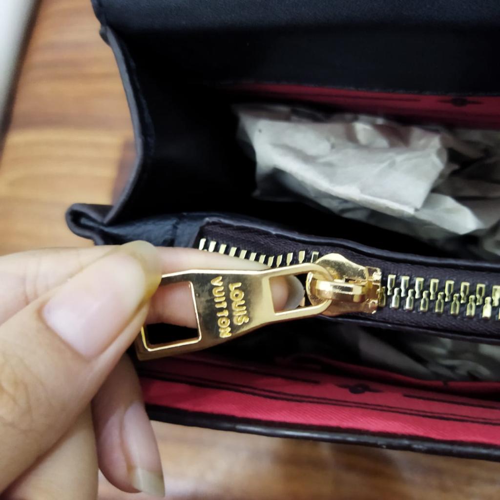 Lv Victoire Chain Bag